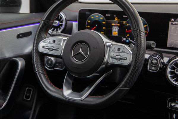 Mercedes-Benz CLA-Klasse 200 AMG Nightpakket, Pano, Widescreen, Sfeerverlichting, Camera, 2019 BTW