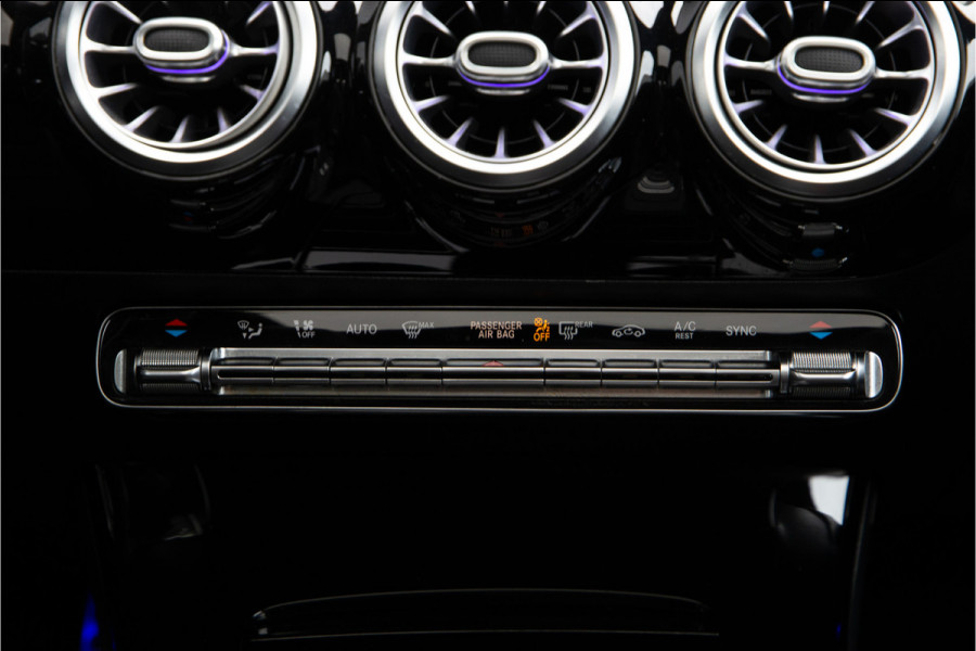 Mercedes-Benz CLA-Klasse 200 AMG Nightpakket, Pano, Widescreen, Sfeerverlichting, Camera, 2019 BTW