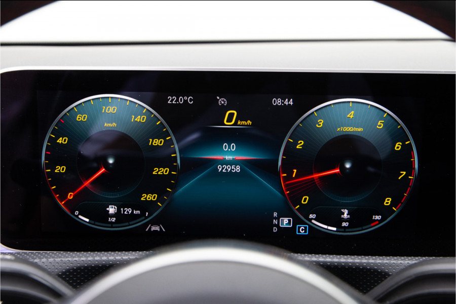 Mercedes-Benz CLA-Klasse 200 AMG Nightpakket, Pano, Widescreen, Sfeerverlichting, Camera, 2019 BTW