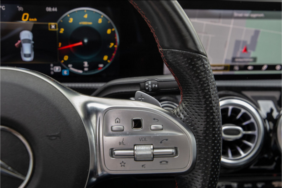 Mercedes-Benz CLA-Klasse 200 AMG Nightpakket, Pano, Widescreen, Sfeerverlichting, Camera, 2019 BTW