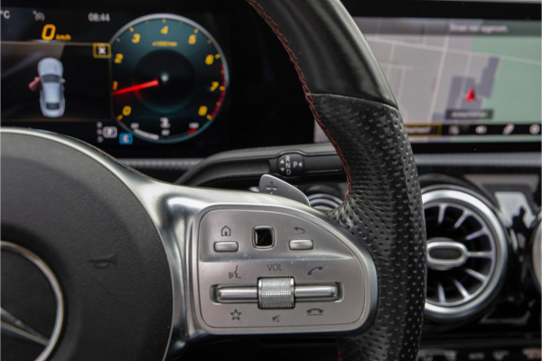 Mercedes-Benz CLA-Klasse 200 AMG Nightpakket, Pano, Widescreen, Sfeerverlichting, Camera, 2019 BTW