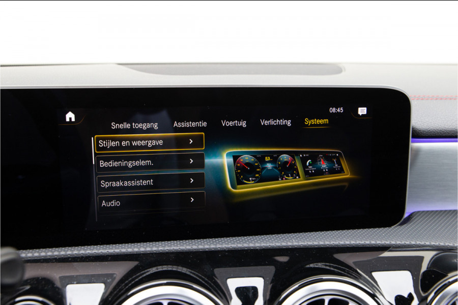 Mercedes-Benz CLA-Klasse 200 AMG Nightpakket, Pano, Widescreen, Sfeerverlichting, Camera, 2019 BTW