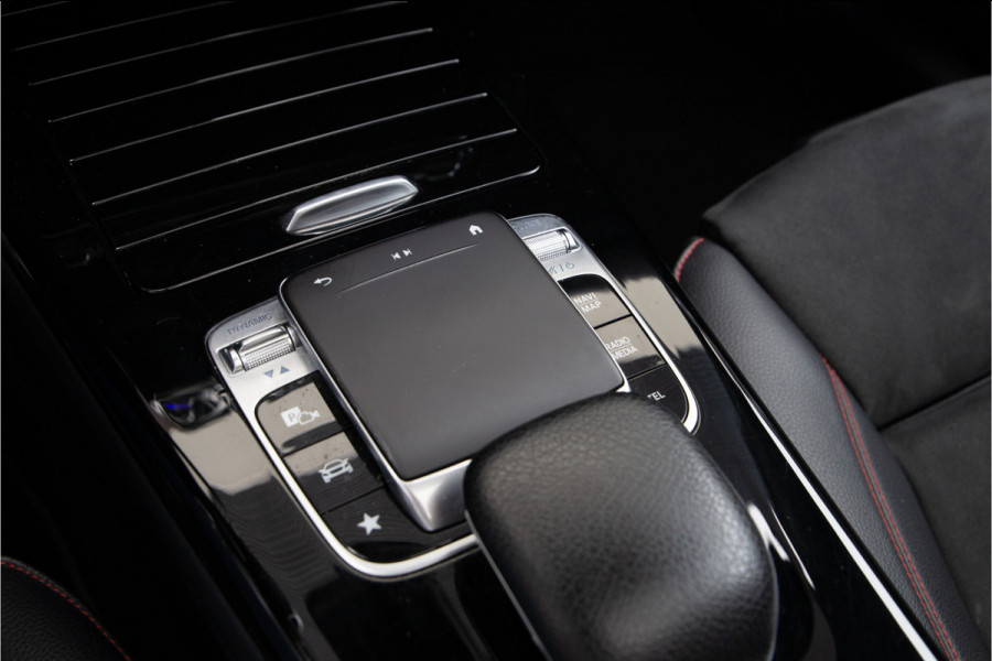 Mercedes-Benz CLA-Klasse 200 AMG Nightpakket, Pano, Widescreen, Sfeerverlichting, Camera, 2019 BTW