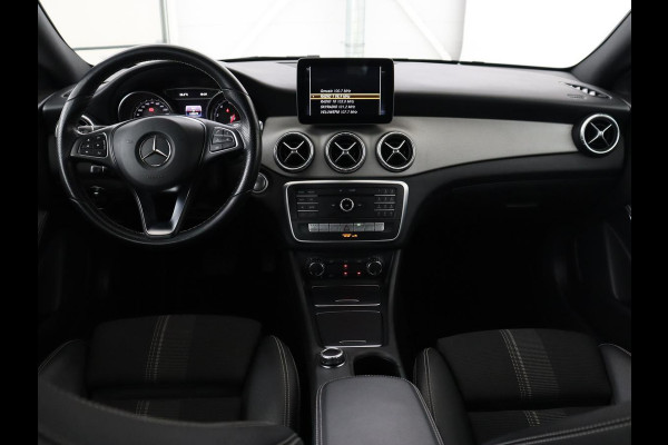 Mercedes-Benz CLA-Klasse 180 Business Edition | Stoelverwarming | Camera | Full LED | Navigatie | Park Assist | Half leder | Airco | Cruise control