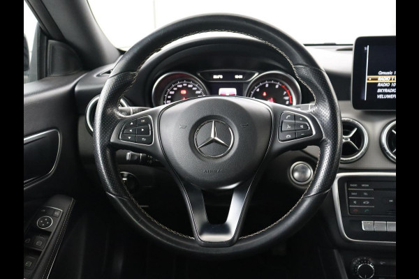 Mercedes-Benz CLA-Klasse 180 Business Edition | Stoelverwarming | Camera | Full LED | Navigatie | Park Assist | Half leder | Airco | Cruise control