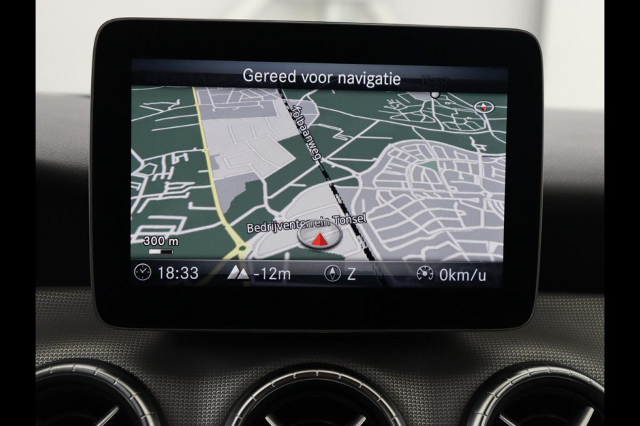 Mercedes-Benz CLA-Klasse 180 Business Edition | Stoelverwarming | Camera | Full LED | Navigatie | Park Assist | Half leder | Airco | Cruise control