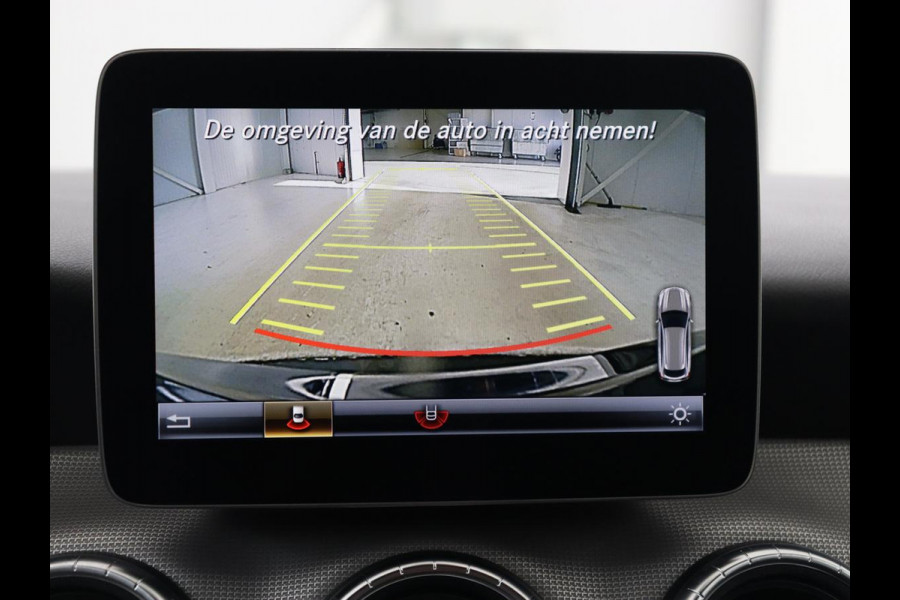 Mercedes-Benz CLA-Klasse 180 Business Edition | Stoelverwarming | Camera | Full LED | Navigatie | Park Assist | Half leder | Airco | Cruise control