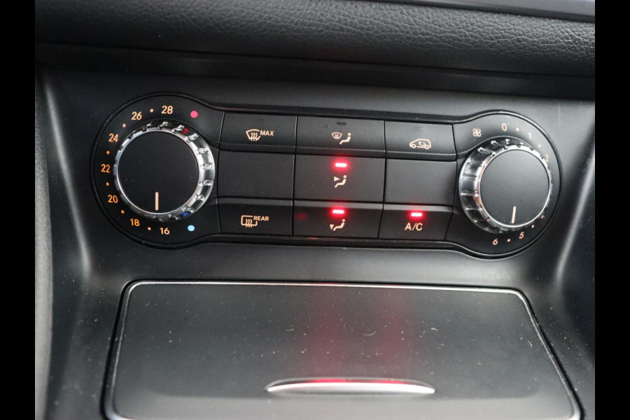Mercedes-Benz CLA-Klasse 180 Business Edition | Stoelverwarming | Camera | Full LED | Navigatie | Park Assist | Half leder | Airco | Cruise control