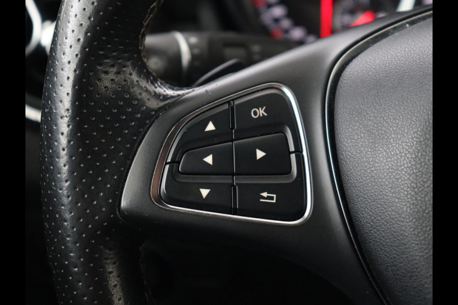 Mercedes-Benz CLA-Klasse 180 Business Edition | Stoelverwarming | Camera | Full LED | Navigatie | Park Assist | Half leder | Airco | Cruise control