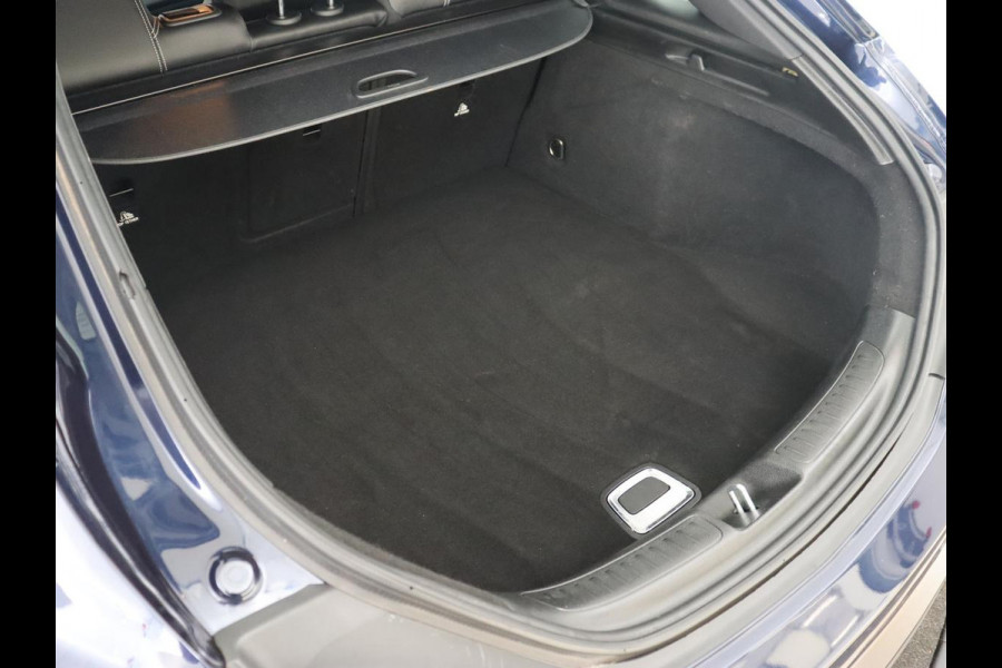 Mercedes-Benz CLA-Klasse 180 Business Edition | Stoelverwarming | Camera | Full LED | Navigatie | Park Assist | Half leder | Airco | Cruise control