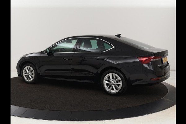 Škoda Octavia 1.0 TSI Business Edition | Camera | Carplay | Navigatie | Full LED | Parkeerhulp | Chrome Pakket | Cruise control | Digital Cockpit | 17'' lichtmetalen velgen