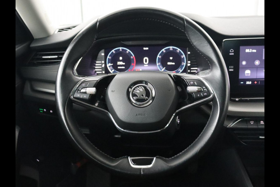 Škoda Octavia 1.0 TSI Business Edition | Camera | Carplay | Navigatie | Full LED | Parkeerhulp | Chrome Pakket | Cruise control | Digital Cockpit | 17'' lichtmetalen velgen