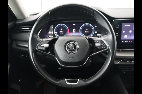 Škoda Octavia 1.0 TSI Business Edition | Camera | Carplay | Navigatie | Full LED | Parkeerhulp | Chrome Pakket | Cruise control | Digital Cockpit | 17'' lichtmetalen velgen