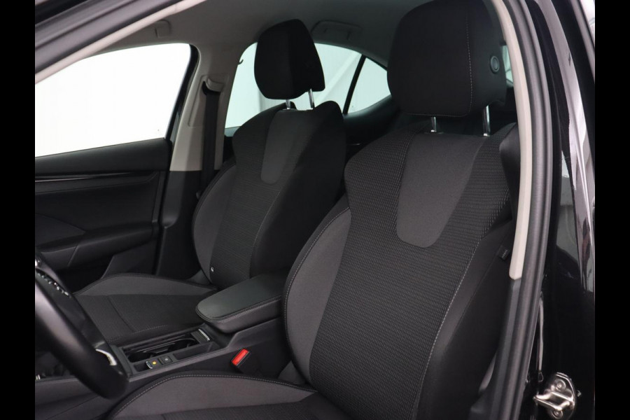 Škoda Octavia 1.0 TSI Business Edition | Camera | Carplay | Navigatie | Full LED | Parkeerhulp | Chrome Pakket | Cruise control | Digital Cockpit | 17'' lichtmetalen velgen