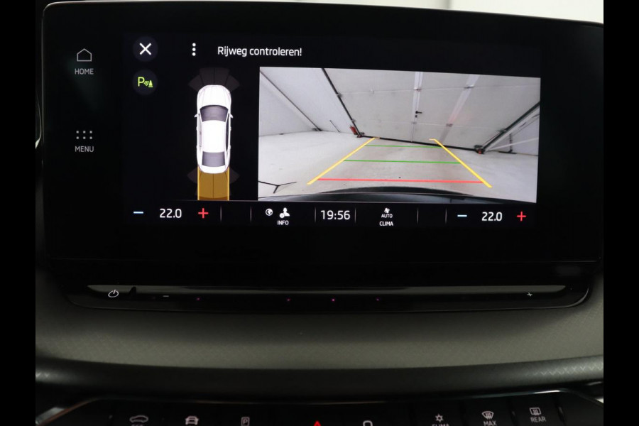 Škoda Octavia 1.0 TSI Business Edition | Camera | Carplay | Navigatie | Full LED | Parkeerhulp | Chrome Pakket | Cruise control | Digital Cockpit | 17'' lichtmetalen velgen