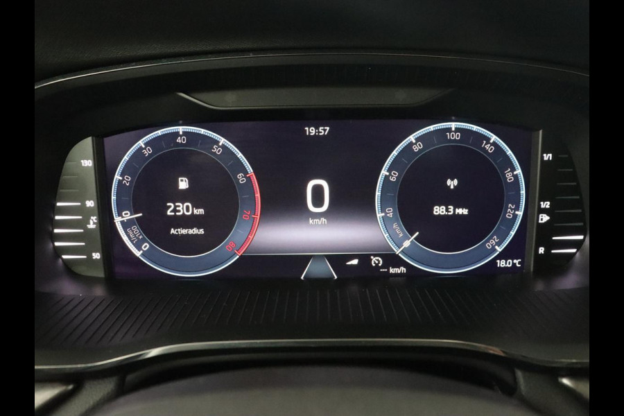 Škoda Octavia 1.0 TSI Business Edition | Camera | Carplay | Navigatie | Full LED | Parkeerhulp | Chrome Pakket | Cruise control | Digital Cockpit | 17'' lichtmetalen velgen
