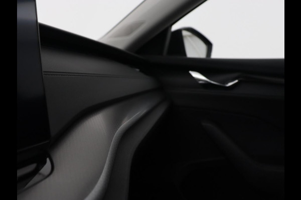 Škoda Octavia 1.0 TSI Business Edition | Camera | Carplay | Navigatie | Full LED | Parkeerhulp | Chrome Pakket | Cruise control | Digital Cockpit | 17'' lichtmetalen velgen