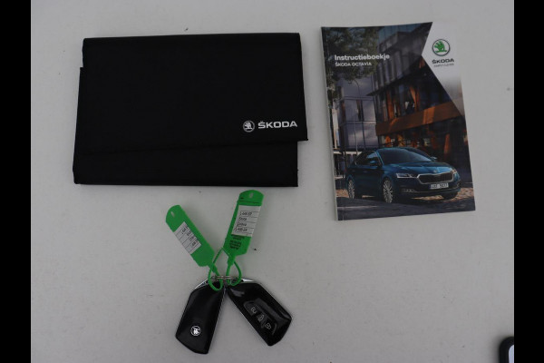 Škoda Octavia 1.0 TSI Business Edition | Camera | Carplay | Navigatie | Full LED | Parkeerhulp | Chrome Pakket | Cruise control | Digital Cockpit | 17'' lichtmetalen velgen