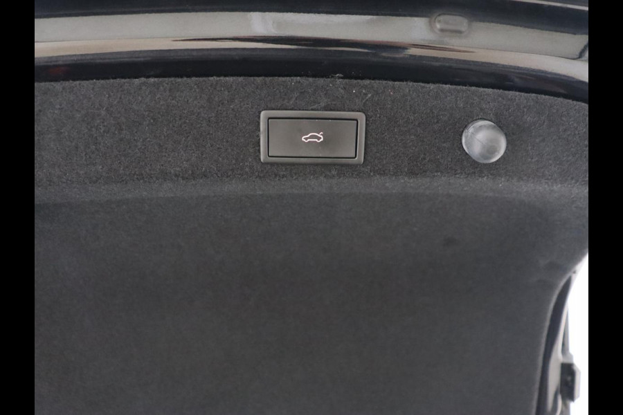 Škoda Octavia 1.0 TSI Business Edition | Camera | Carplay | Navigatie | Full LED | Parkeerhulp | Chrome Pakket | Cruise control | Digital Cockpit | 17'' lichtmetalen velgen
