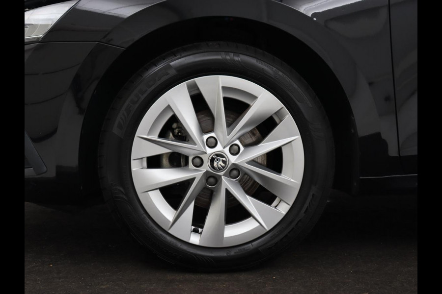Škoda Octavia 1.0 TSI Business Edition | Camera | Carplay | Navigatie | Full LED | Parkeerhulp | Chrome Pakket | Cruise control | Digital Cockpit | 17'' lichtmetalen velgen