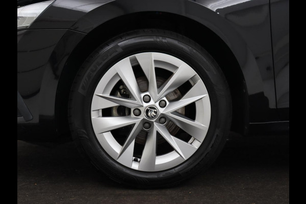 Škoda Octavia 1.0 TSI Business Edition | Camera | Carplay | Navigatie | Full LED | Parkeerhulp | Chrome Pakket | Cruise control | Digital Cockpit | 17'' lichtmetalen velgen
