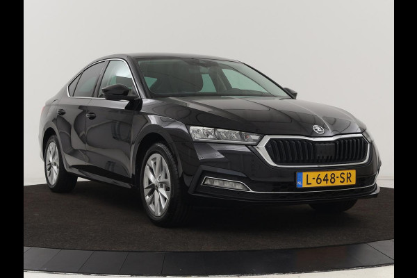 Škoda Octavia 1.0 TSI Business Edition | Camera | Carplay | Navigatie | Full LED | Parkeerhulp | Chrome Pakket | Cruise control | Digital Cockpit | 17'' lichtmetalen velgen