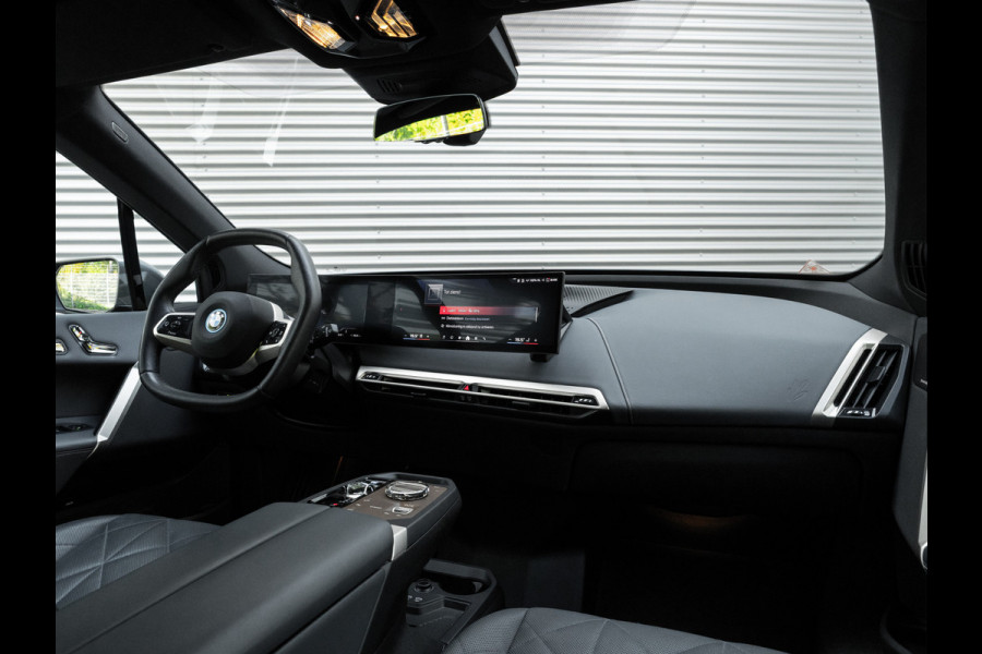 BMW iX M60 High Executive - Pano - Trekhaak - 112kWh