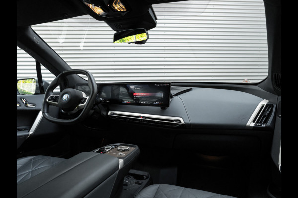 BMW iX M60 High Executive - Pano - Trekhaak - 112kWh