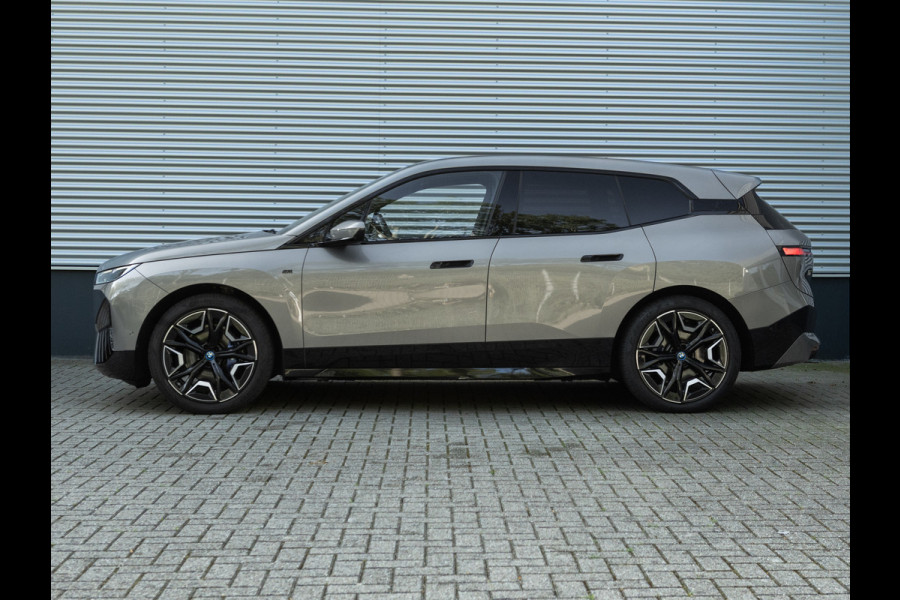 BMW iX M60 High Executive - Pano - Trekhaak - 112kWh