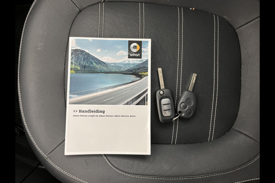 Smart Forfour electric drive prime 18 kWh *PANO | LUXURY-LEATHER | NAVI-FULLMAP | CAMERA | HEATED-COMFORTSEATS | AIRCO | CRUISE | 15''ALU*