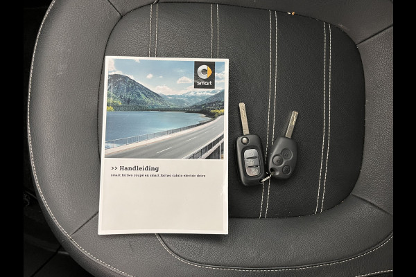 Smart Forfour electric drive prime 18 kWh *PANO | LUXURY-LEATHER | NAVI-FULLMAP | CAMERA | HEATED-COMFORTSEATS | AIRCO | CRUISE | 15''ALU*