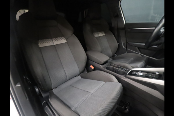 Audi A3 Sportback 30 TFSI Sport [CRUISE CONTROL, APPLE CARPLAY, PARKEERSENSOREN, SPORTSTOELEN, NAVIGATIE, NIEUWSTAAT]