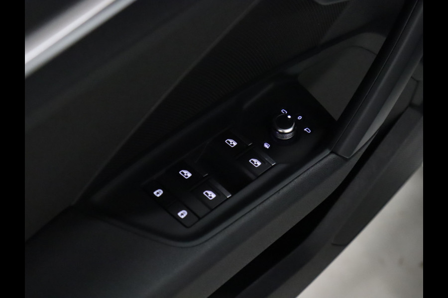 Audi A3 Sportback 30 TFSI Sport [CRUISE CONTROL, APPLE CARPLAY, PARKEERSENSOREN, SPORTSTOELEN, NAVIGATIE, NIEUWSTAAT]
