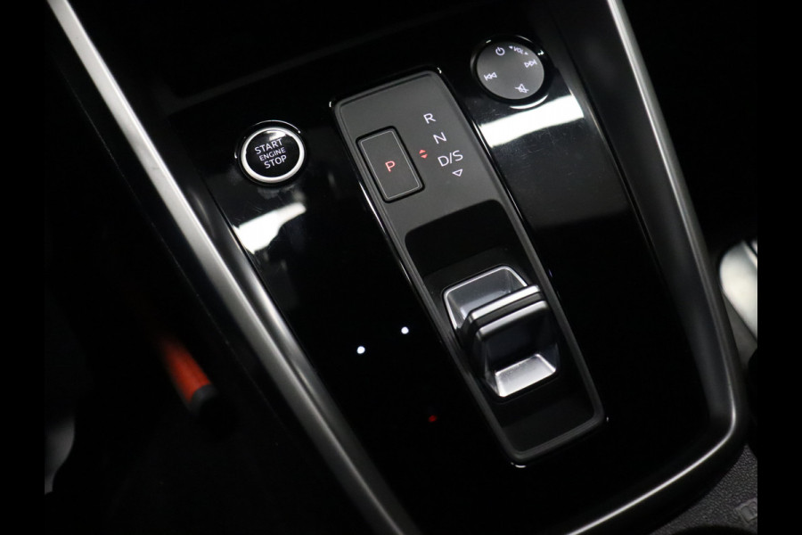 Audi A3 Sportback 30 TFSI Sport [CRUISE CONTROL, APPLE CARPLAY, PARKEERSENSOREN, SPORTSTOELEN, NAVIGATIE, NIEUWSTAAT]