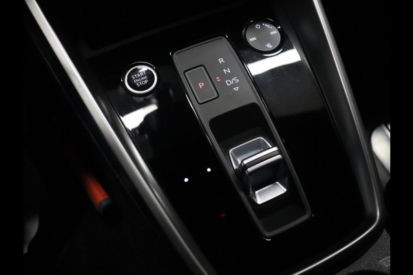 Audi A3 Sportback 30 TFSI Sport [CRUISE CONTROL, APPLE CARPLAY, PARKEERSENSOREN, SPORTSTOELEN, NAVIGATIE, NIEUWSTAAT]
