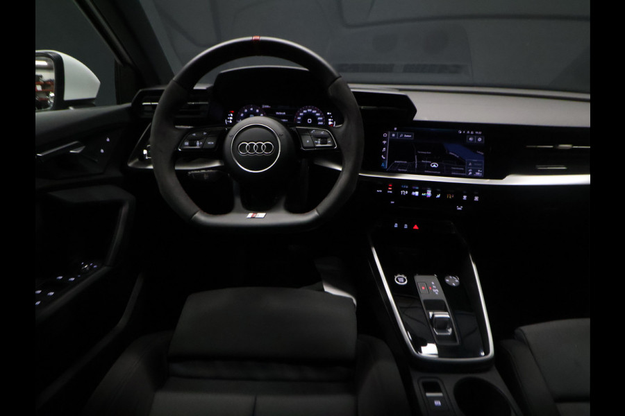Audi A3 Sportback 30 TFSI Sport [CRUISE CONTROL, APPLE CARPLAY, PARKEERSENSOREN, SPORTSTOELEN, NAVIGATIE, NIEUWSTAAT]