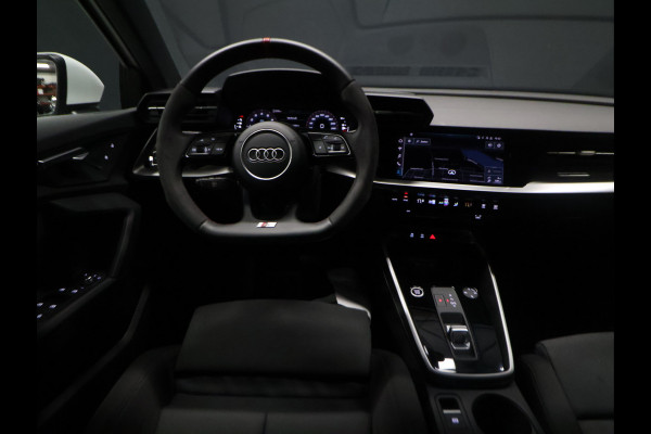 Audi A3 Sportback 30 TFSI Sport [CRUISE CONTROL, APPLE CARPLAY, PARKEERSENSOREN, SPORTSTOELEN, NAVIGATIE, NIEUWSTAAT]
