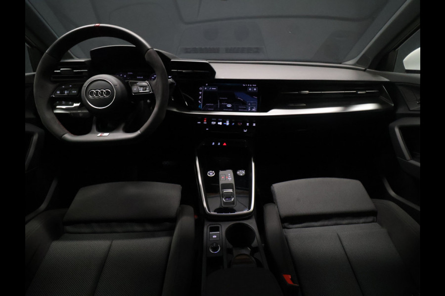 Audi A3 Sportback 30 TFSI Sport [CRUISE CONTROL, APPLE CARPLAY, PARKEERSENSOREN, SPORTSTOELEN, NAVIGATIE, NIEUWSTAAT]