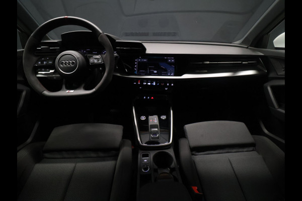 Audi A3 Sportback 30 TFSI Sport [CRUISE CONTROL, APPLE CARPLAY, PARKEERSENSOREN, SPORTSTOELEN, NAVIGATIE, NIEUWSTAAT]