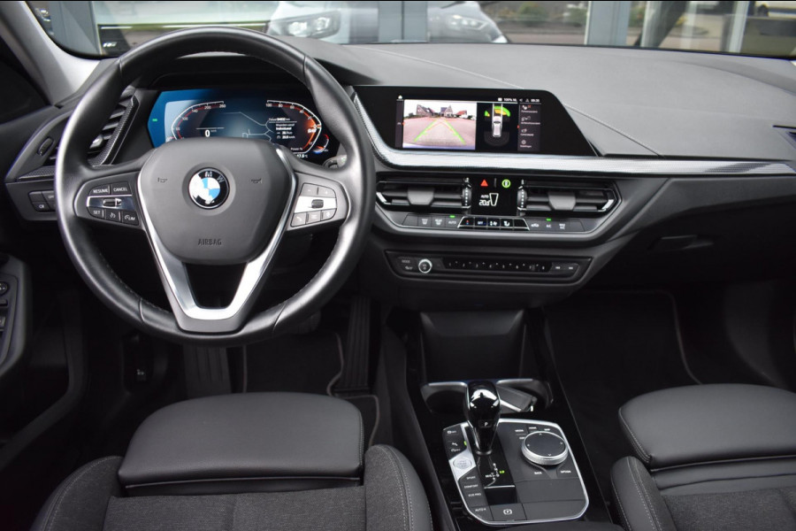 BMW 1-serie 116i Sport line | CAMERA | APPLE CARPLAY | ANDROID AUTO | NAP | DEALER ONDERHOUDEN