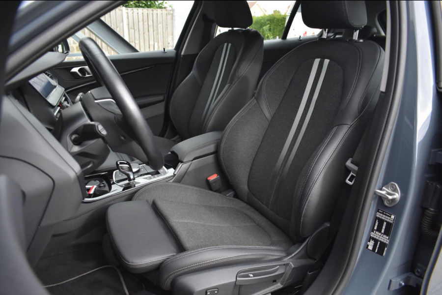 BMW 1-serie 116i Sport line | CAMERA | APPLE CARPLAY | ANDROID AUTO | NAP | DEALER ONDERHOUDEN