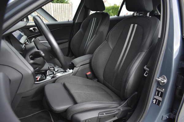 BMW 1-serie 116i Sport line | CAMERA | APPLE CARPLAY | ANDROID AUTO | NAP | DEALER ONDERHOUDEN