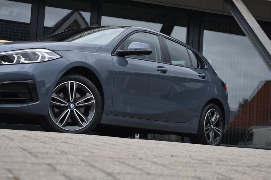 BMW 1-serie 116i Sport line | CAMERA | APPLE CARPLAY | ANDROID AUTO | NAP | DEALER ONDERHOUDEN