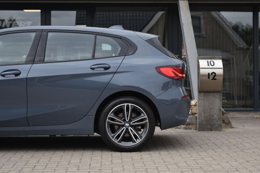 BMW 1-serie 116i Sport line | CAMERA | APPLE CARPLAY | ANDROID AUTO | NAP | DEALER ONDERHOUDEN