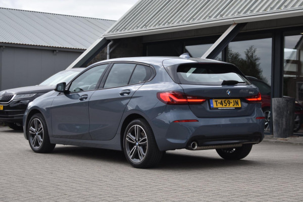 BMW 1-serie 116i Sport line | CAMERA | APPLE CARPLAY | ANDROID AUTO | NAP | DEALER ONDERHOUDEN
