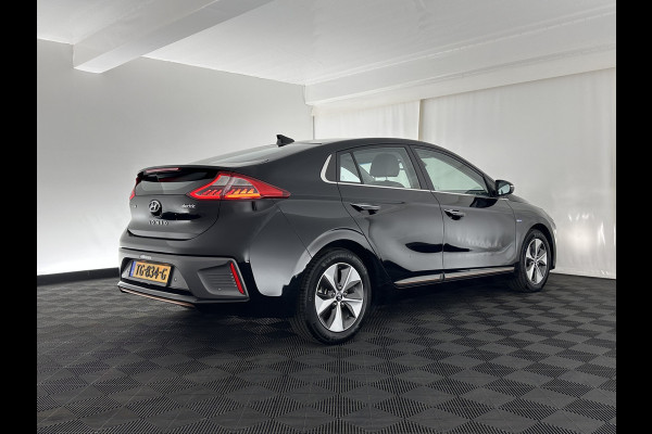 Hyundai IONIQ Premium EV (SOH-100%) (INCL-BTW) *PANO | FULL-LEATHER | INFINITY-AUDIO | FULL-LED | KEYLESS | NAVI-FULLMAP |  ADAPTIVE-CRUISE |  DAB | CAMERA | MEMORY-PACK | DIGI-COCKPIT | CCS-FASTLOADER | LANE-ASSIST...