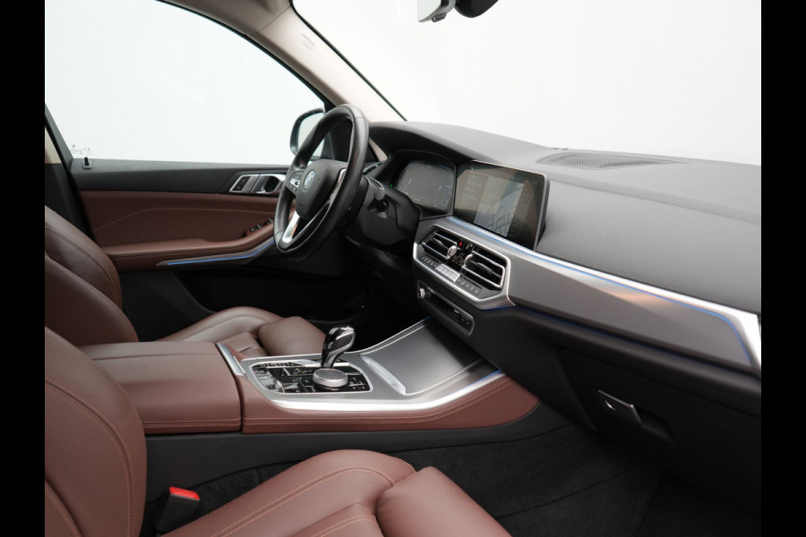 BMW X5 xDrive45e High Executive Plug In Hybrid 395pk Dealer O.H PHEV | Trekhaak Af Fabriek | Panodak | Head Up | Lederen Sportstoelen Memory & Verwarmd | Apple Carplay | Blis | Sfeerverlichting | Navigatie | Virtual | DAB |