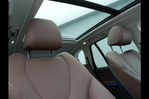 BMW X5 xDrive45e High Executive Plug In Hybrid 395pk Dealer O.H PHEV | Trekhaak Af Fabriek | Panodak | Head Up | Lederen Sportstoelen Memory & Verwarmd | Apple Carplay | Blis | Sfeerverlichting | Navigatie | Virtual | DAB |