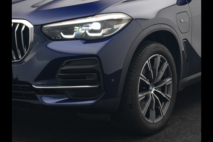 BMW X5 xDrive45e High Executive Plug In Hybrid 395pk Dealer O.H PHEV | Trekhaak Af Fabriek | Panodak | Head Up | Lederen Sportstoelen Memory & Verwarmd | Apple Carplay | Blis | Sfeerverlichting | Navigatie | Virtual | DAB |