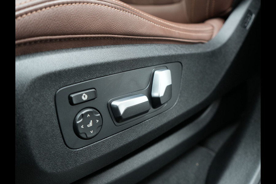 BMW X5 xDrive45e High Executive Plug In Hybrid 395pk Dealer O.H PHEV | Trekhaak Af Fabriek | Panodak | Head Up | Lederen Sportstoelen Memory & Verwarmd | Apple Carplay | Blis | Sfeerverlichting | Navigatie | Virtual | DAB |